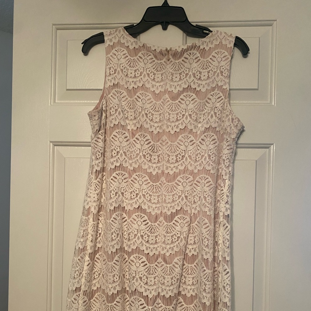 Elegant Lace Sleeveless Dress